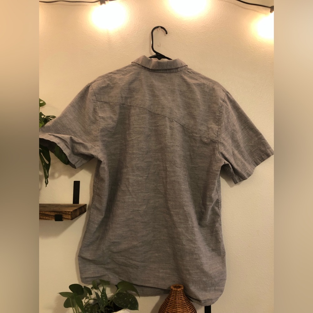đź”…Grey Volcom Button-upđź”… - Picture 2 of 5